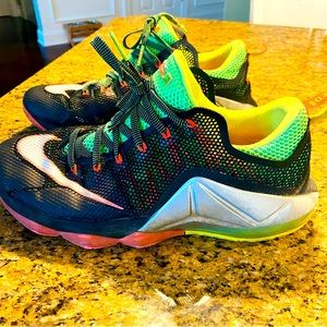 Nike LeBron James size. Men’s 11.5